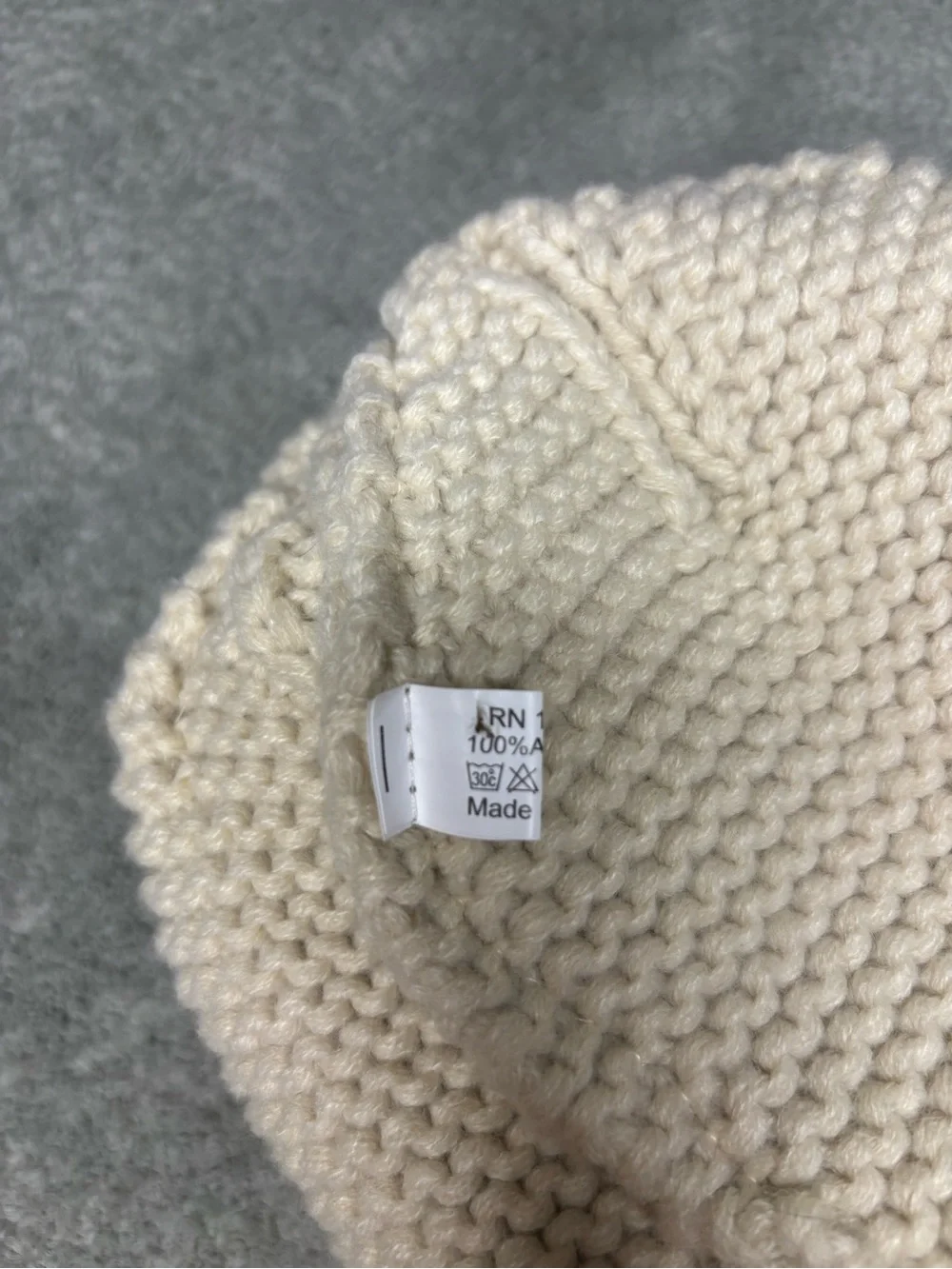 Toddler OS. Cream beanie hat with reindeer antlers.